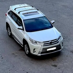 Toyota Highlander 2019