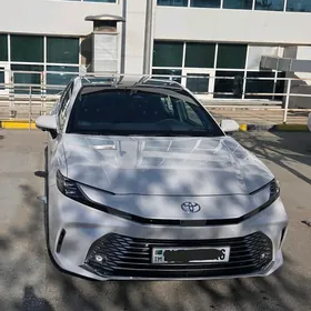 Toyota Camry 2025