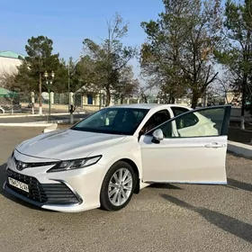 Toyota Camry 2021