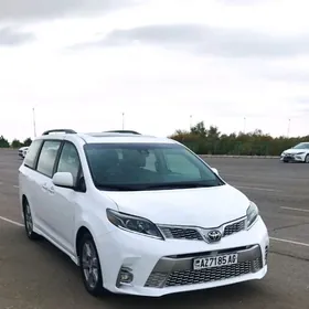 Toyota Sienna 2018