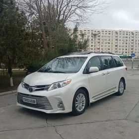 Toyota Sienna 2016