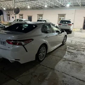 Toyota Camry 2018