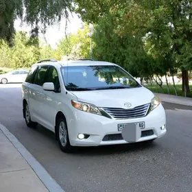 Toyota Sienna 2011