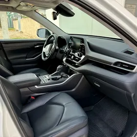 Toyota Highlander 2020