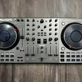 Numark NS4 DJ
