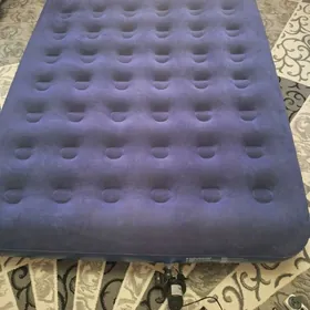 Матрас надувной с насосом.