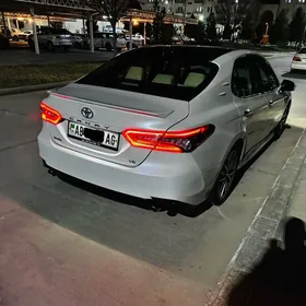 Toyota Camry 2018