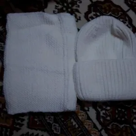 Зимние шапки и шарфы