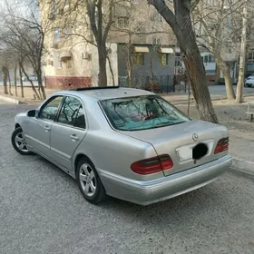 Mercedes-Benz E320 2001