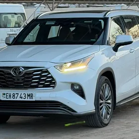 Toyota Highlander 2021