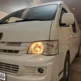 Toyota Hiace 2012