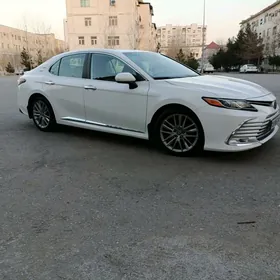 Toyota Camry 2021