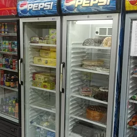 Ugur vitrina holodilnik