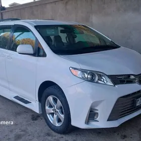 Toyota Sienna 2020