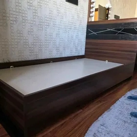 Б/у кровать