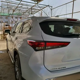 Toyota Highlander 2021