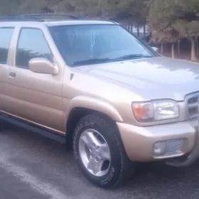 Nissan Pathfinder 2000