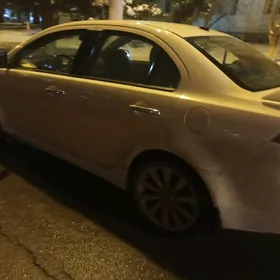 Mitsubishi Lanser 2013