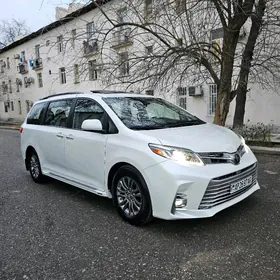 Toyota Sienna 2018