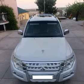 Mitsubishi Pajero 2014