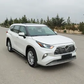 Toyota Highlander 2021
