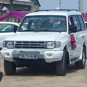 Mitsubishi Montero 1999