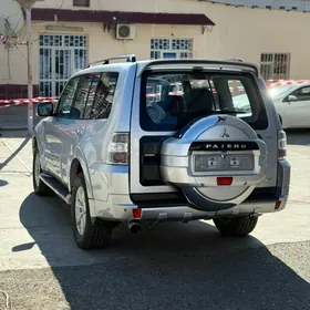 Mitsubishi Pajero 2013
