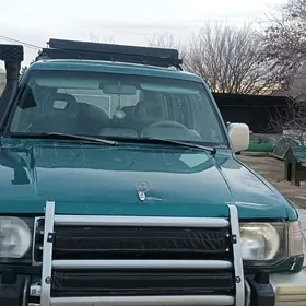 Mitsubishi Montero 1996