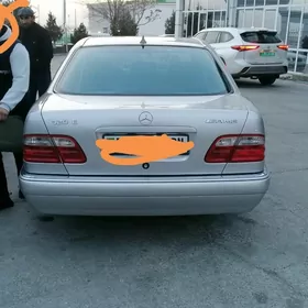 Mercedes-Benz E320 2000