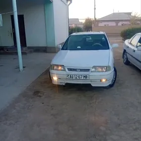 Nissan Primera 1995
