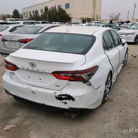 Toyota Camry 2021
