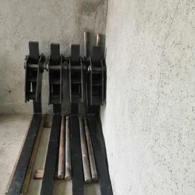 Вилка от J C B