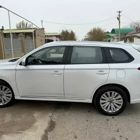 Mitsubishi Outlander 2022