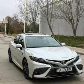Toyota Camry 2021