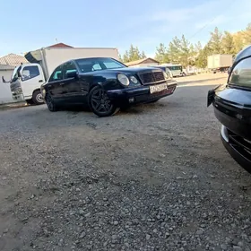 Mercedes-Benz E320 1996