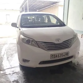 Toyota Sienna 2010