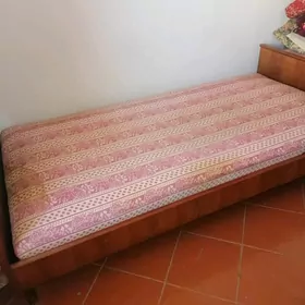 кровать односпальная