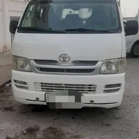 Toyota Hiace 2010