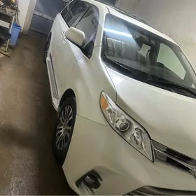 Toyota Sienna 2019
