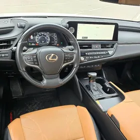 Lexus ES 300h 2023