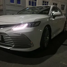 Toyota Camry Hybrid 2021