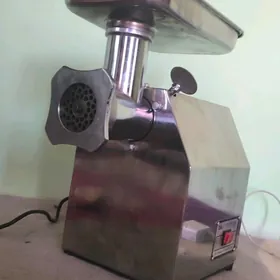 et geçirýär (üweýän) maşynka