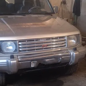 Mitsubishi Pajero 1992