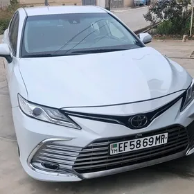 Toyota Camry 2021