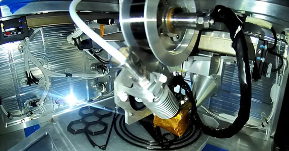 Hytaý ilkinji gezek kosmosda metal şaýlary çap etdi