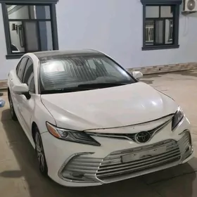 Toyota Camry 2021