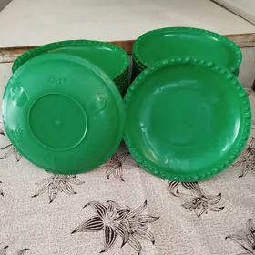 Тарелки пластасовые