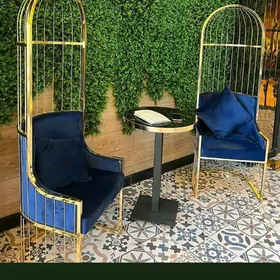 нужна официантка