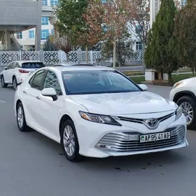 Toyota Camry 2019