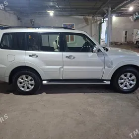 Mitsubishi Pajero 2013
